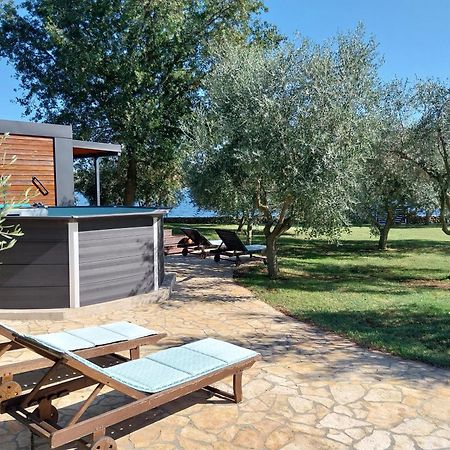 Beach House Ive With Jacuzzi, Pool, Playground And Bbq In An Olive Grove With A Beach, Pomer - Istria Buitenkant foto