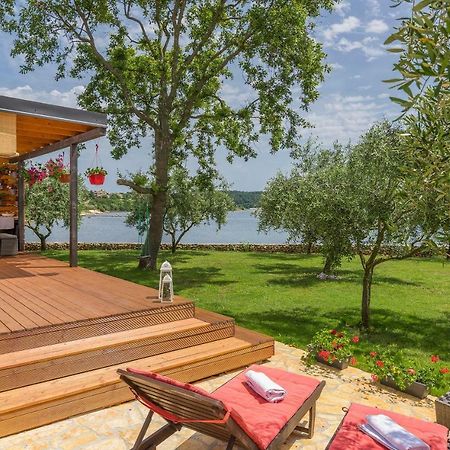 Beach House Ive With Jacuzzi, Pool, Playground And Bbq In An Olive Grove With A Beach, Pomer - Istria Buitenkant foto