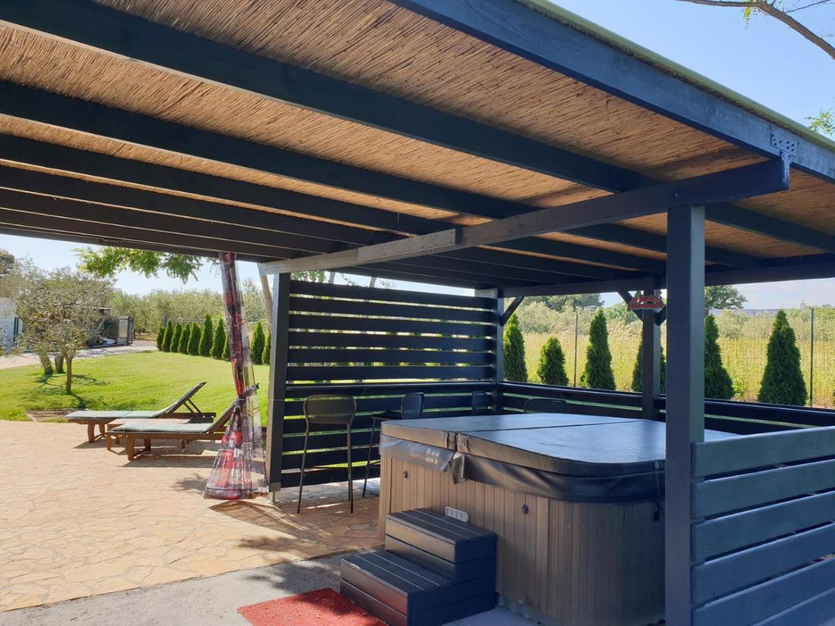 Beach House Ive With Jacuzzi, Pool, Playground And Bbq In An Olive Grove With A Beach, Pomer - Istria Buitenkant foto