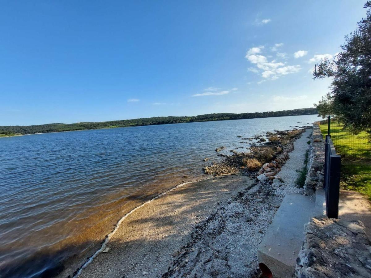 Beach House Ive With Jacuzzi, Pool, Playground And Bbq In An Olive Grove With A Beach, Pomer - Istria Buitenkant foto