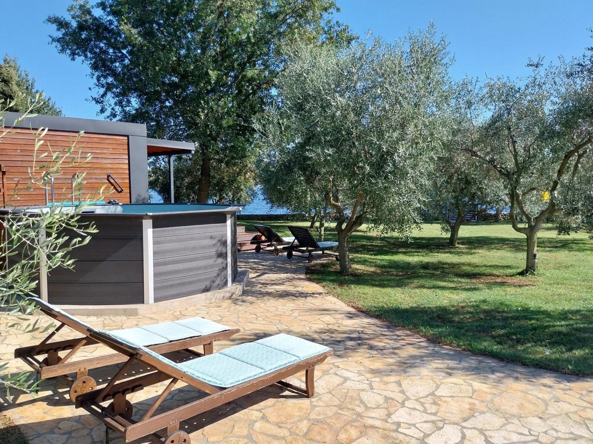 Beach House Ive With Jacuzzi, Pool, Playground And Bbq In An Olive Grove With A Beach, Pomer - Istria Buitenkant foto